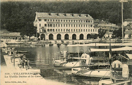 Villefranche * La Vieille Darse Et La Caserne * Bateau ESPINGOLE , PIQUE - Villefranche-sur-Mer