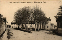 CPA AK VAULX-en-VELIN - Place De LA CROIX (635875) - Vaux-en-Velin