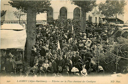 Laghet * Les Pèlerins Sur La Place Chantant Des Cantiques * Fête Religieuse Procession - Andere & Zonder Classificatie