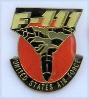 P183 Pin's Espace Space Fusée Usa AVION F111 AIR FORCE  Achat Immédiat - Spazio