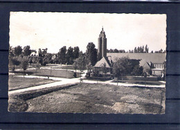 39. Tavaux-cités. L'église Vue Des Terrasses Du Centre Médico Social. Cpsm Petit Format - Tavaux