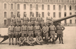 Poitiers ( Photographe V. Bélébeau ) * Carte Photo Militaire * Régiment Soldats Militaires Canon Obus Caserne - Poitiers