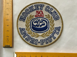 PATCH TOPPA RICAMATA HOCKEY CLUB AMBRI-PIOTTA 50 ANNI VINTAGE. - Altri & Non Classificati