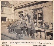 Photographie: Guerre. Les Anglais S'installent Dans Un Village En France  (voir Scan Et Commentaires) - Other & Unclassified