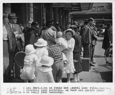 Photographie:     Foule De Parisiens  Quittent Leur Ville  Exode ??   Voir Scan Et Commentaires) - Otros & Sin Clasificación