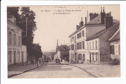 Delcampe - 46 - Melun - La Rue Du Palais De Justice Et La Gendarmerie - Melun