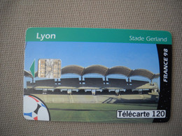 6927 Télécarte  Collection Football  FRANCE 98 Coupe Du Monde LYON  STADE GERLAND      (scans Recto Verso) 120U - Deportes