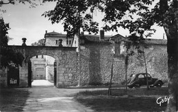 CPSM - 17 - Pont L'abbé D'Arnoult - Séminaire Des Missions - Portail D'entrée - Automobile - Pont-l'Abbé-d'Arnoult