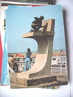 Nederland Holland Pays Bas Harlingen Met Monument 't Jonkje - Harlingen