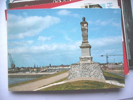 Nederland Holland Pays Bas Harlingen Met Monument Stenen Man Op Dijk - Harlingen