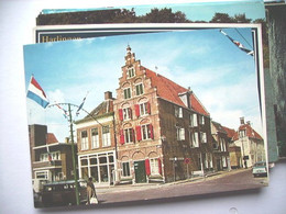 Nederland Holland Pays Bas Harlingen Met VW Busje En Oude Gevel - Harlingen