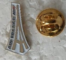 Pin's - Avions - AIR FRANCE - La Tour Eiffel - Signé Prodimport - - Avions