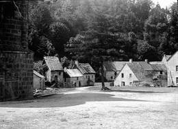 V0319 - PUY DE DOME - ORCIVAL - Le Chateau - Plaques De Verre