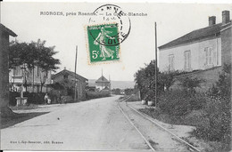 RIORGES, Près Roanne - La Croix Blanche - Riorges