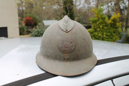 Casque Français Modèle 1926 Insigne Ecole D'officier De Saint Cyr - Headpieces, Headdresses