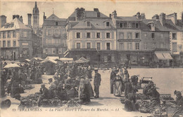 50-AVRANCHES- LA PLACE LITTRE A L'HEURE DU MARCHE - Avranches