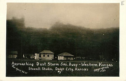 Approaching Dust Storm Away Western Kansa   Dodge City - Andere & Zonder Classificatie