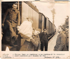 Photographie:    Guerre Expédition Du Courrier Par Chemin De Fer      (voir Scan Et Commentaires) - Oorlog, Militair