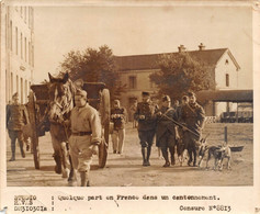 Photographie:    Guerre  Quelque Part En France Dans Un Cantonnement     (voir Scan Et Commentaires) - Oorlog, Militair