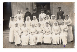 CPA 3096 - MILITARIA - Carte Photo Militaire - Croix - Rouge - Hopital De BERNAY - Un Groupe D'Infirmières Et Médecins - Personajes