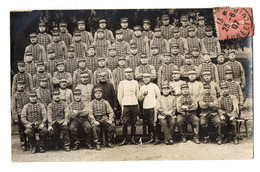 CPA 3103 - MILITARIA - Carte Photo Militaire - CHATEAUDUN - Un Groupe De Chasseurs N° 1 Sur Les Cols - Personajes