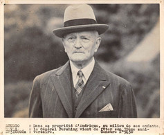 Photographie      Le Général Pershing Fête Ses 79 Ans       (voir Scan Et Commentaires) - Persone Identificate