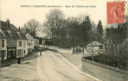 Signy L'abbaye * La Rue De L'hôtel De Ville * Poste Ptt * Magasin Commerce Vêtements Mode - Other & Unclassified