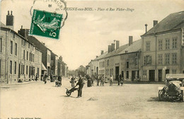 Vrigne Aux Bois * Place Et Rue Victor Hugo * Automobile Voiture Ancienne De Marque ? * Brasserie - Other & Unclassified