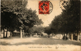 CPA VAULX-en-VELIN - La Place (635638) - Vaux-en-Velin