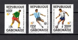 GABON N° 497 à 499   NEUFS SANS CHARNIERE COTE  4.50€  FOOTBALL - Gabon