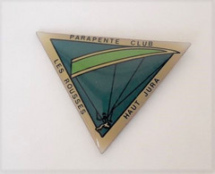 E03 Pin's PARACHUTE PARAPENTE CLUB LES ROUSSES JURA Achat Immédiat - Parachutting