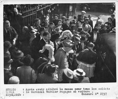 Photographie      Le Cardinal Verdier Célèbre La Messe      (voir Scan Et Commentaires) - Geïdentificeerde Personen