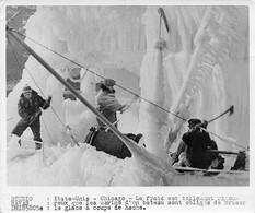 Photographie       Chicago Le Froid Oblige Les Marins A Briser A La Hache La Glace   (voir Scan Et Commentaires) - Lieux