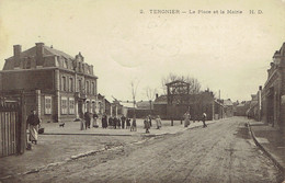 02 Tergnier N°2  La Place Et La Mairie 1904 Animation - Andere & Zonder Classificatie