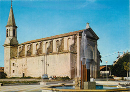 / CPSM FRANCE 84 "Morières Lès Avignon, La Place De La Liberté, L'église" - Morieres Les Avignon