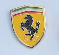 V413 Pin's FERRARI AUTOMOBILE CAR  LOGO Voiture 16 Mm Eaf Achat Immédiat - Ferrari