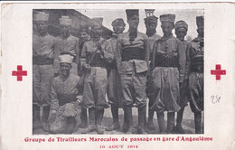 1914 - CARTE CROIX-ROUGE NEUVE "GROUPE DE TIRAILLEURS MAROCAINS EN GARE D'ANGOULEME" (CHARENTE) - Red Cross