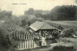 Bichain * Villeneuve La Guyard * 1905 * Le Lavoir , La Fontaine * Laveuses Lavandières Blanchisseuses - Villeneuve-la-Guyard