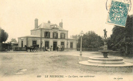 Le Neubourg * 1906 * La Gare , Vue Extérieure * Ligne Chemin De Fer Eure - Le Neubourg