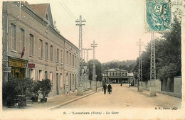 Louviers * 1906 * La Gare * Rue * Débit De Tabac Café * Tabacs * Ligne Chemin De Fer Eure - Louviers