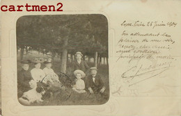 CARTE PHOTO 1904 : LYON VAISE " FAMILLE DANS UN BOIS " 69009 RHONE - Lyon 9