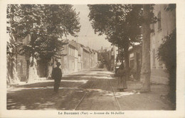 / CPA FRANCE 83 "Le Beausset, Av Du 14 Juillet" - Le Beausset