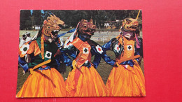 Dancers - Bután