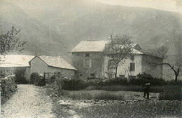 Unac ? * Carte Photo * Une Vue Du Village * Rue Ruelle - Autres & Non Classés