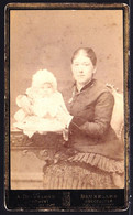 PHOTO CDV MONTEE - DAME AVEC BEBE SUPER MIGNON - MODE - ROBE - BABY - PHOTO DELABARRE BRUXELLES - Antiche (ante 1900)