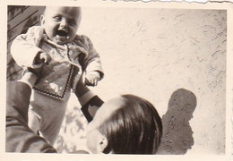 Foto Mann Mit Kleinkind Beim Spielen - 1949 (55227) - Ohne Zuordnung