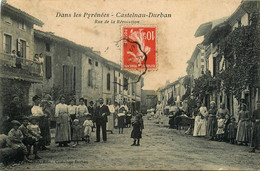 Castelnau Durban * La Rue De La Révolution  * Villageois - Autres & Non Classés