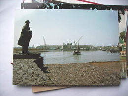 Nederland Holland Pays Bas IJmuiden Met Gezicht Op Haven En Monument - IJmuiden