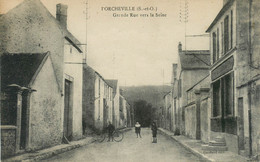 CPA FRANCE 78   "Porcheville, Grande Rue Vers La Seine" - Porcheville