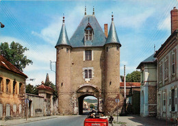 CPSM VILLENEUVE SUR YONNE - Porte De Sens     L443 - Villeneuve-sur-Yonne